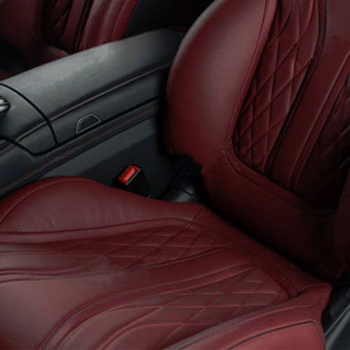nettoyage cuir voiture rouge